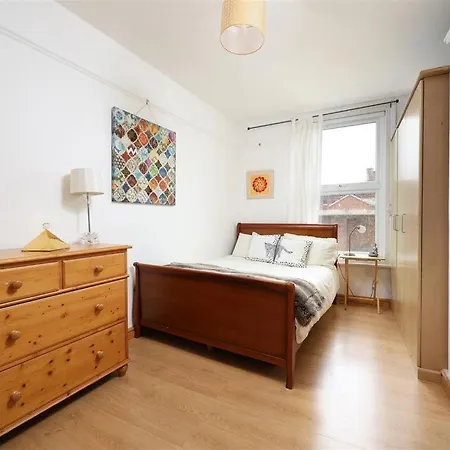Comfortable Escape Near Gloucester Road Bristol