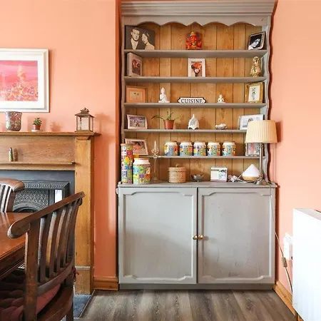 Comfortable Escape Near Gloucester Road بيت للعطل *