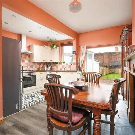 Comfortable Escape Near Gloucester Road * بريستول