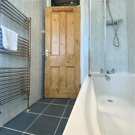 Comfortable Escape Near Gloucester Road