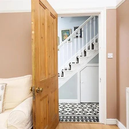 Comfortable Escape Near Gloucester Road Bristol
