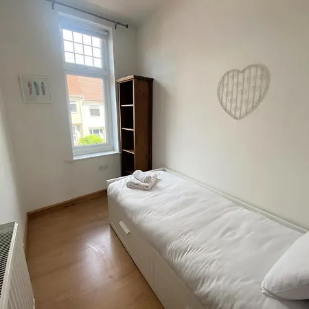 Comfortable Escape Near Gloucester Road Будинок відпочинку