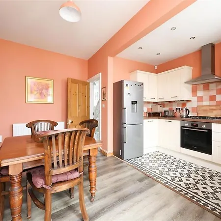 Сasa de vacaciones Comfortable Escape Near Gloucester Road *