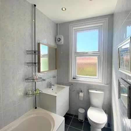 Comfortable Escape Near Gloucester Road Сasa de vacaciones Bristol