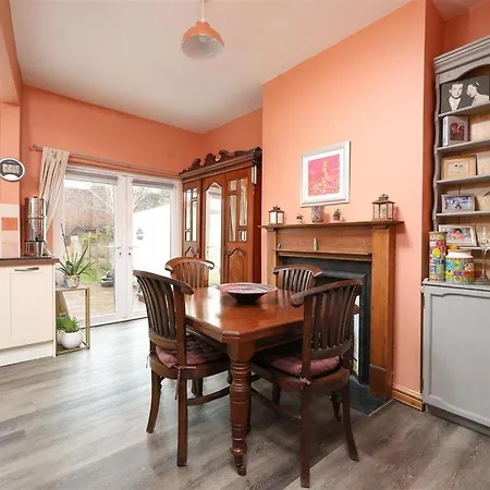 Сasa de vacaciones Comfortable Escape Near Gloucester Road Bristol